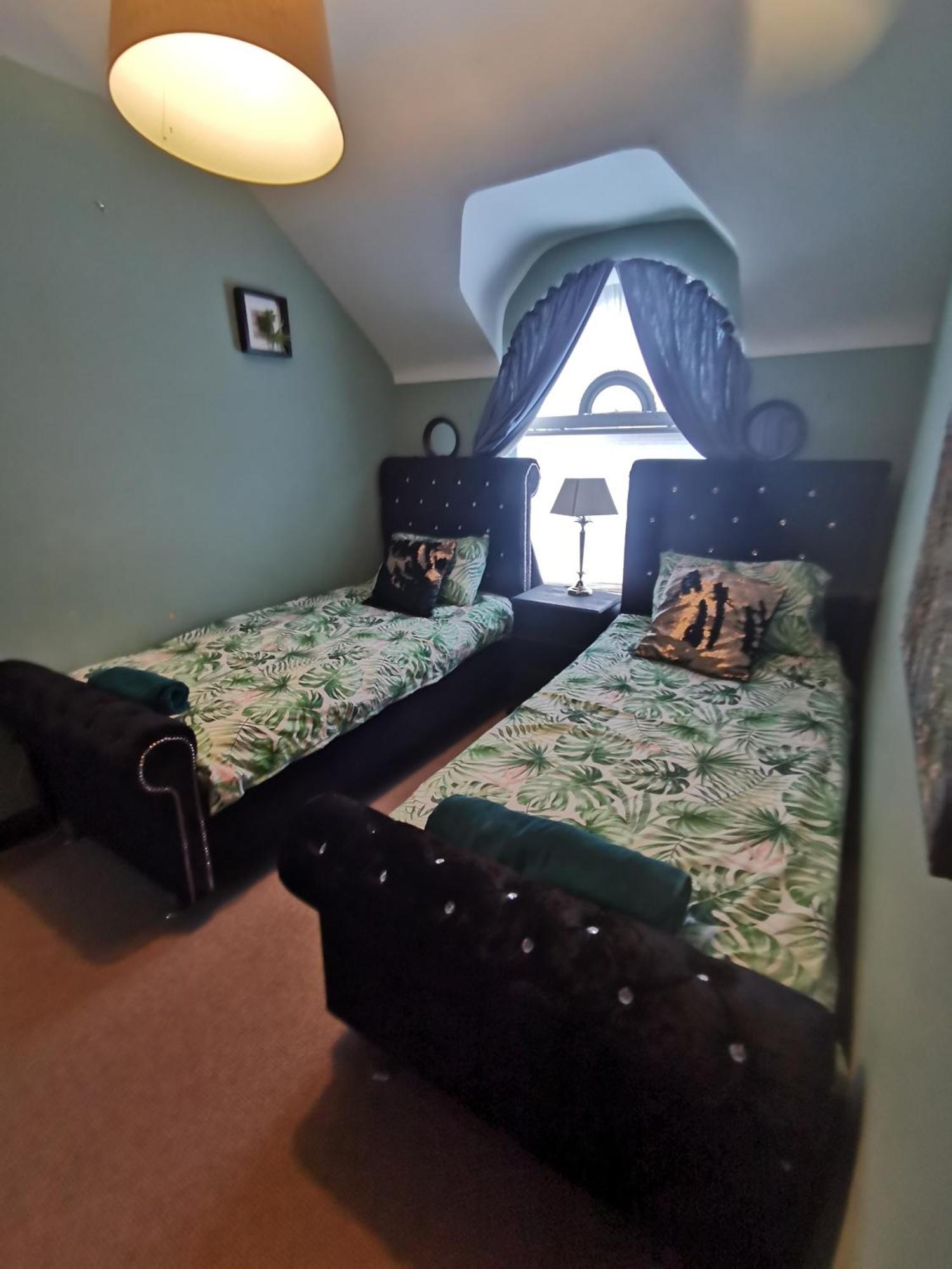 Palm Cove Bundoran Luxurious Sea View Balcony Free Wifi Netflix Sleeps 5 Apartment ภายนอก รูปภาพ